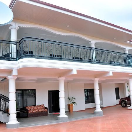 Hotel Queens Place Accra Esterno foto