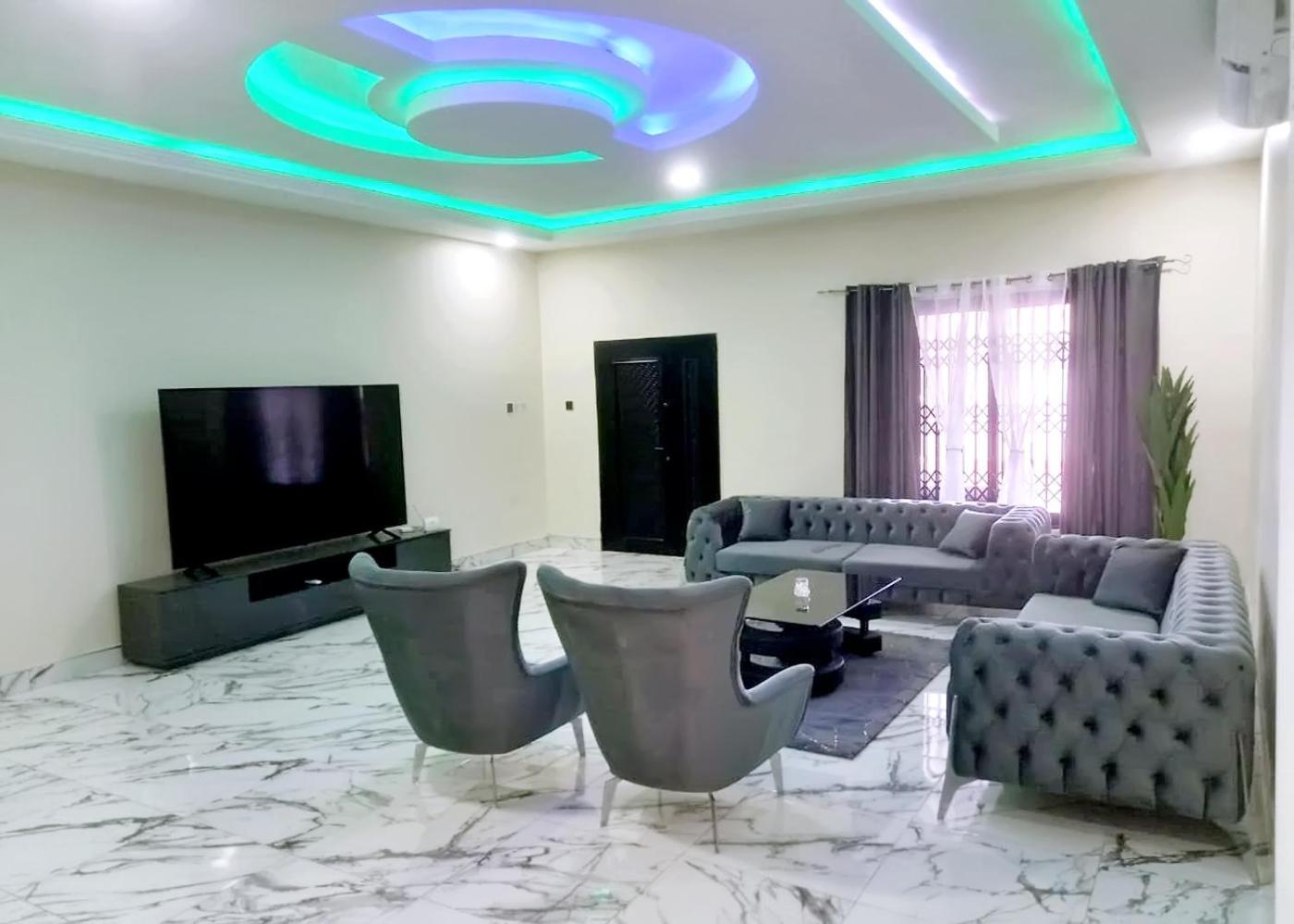 Hotel Queens Place Accra Esterno foto