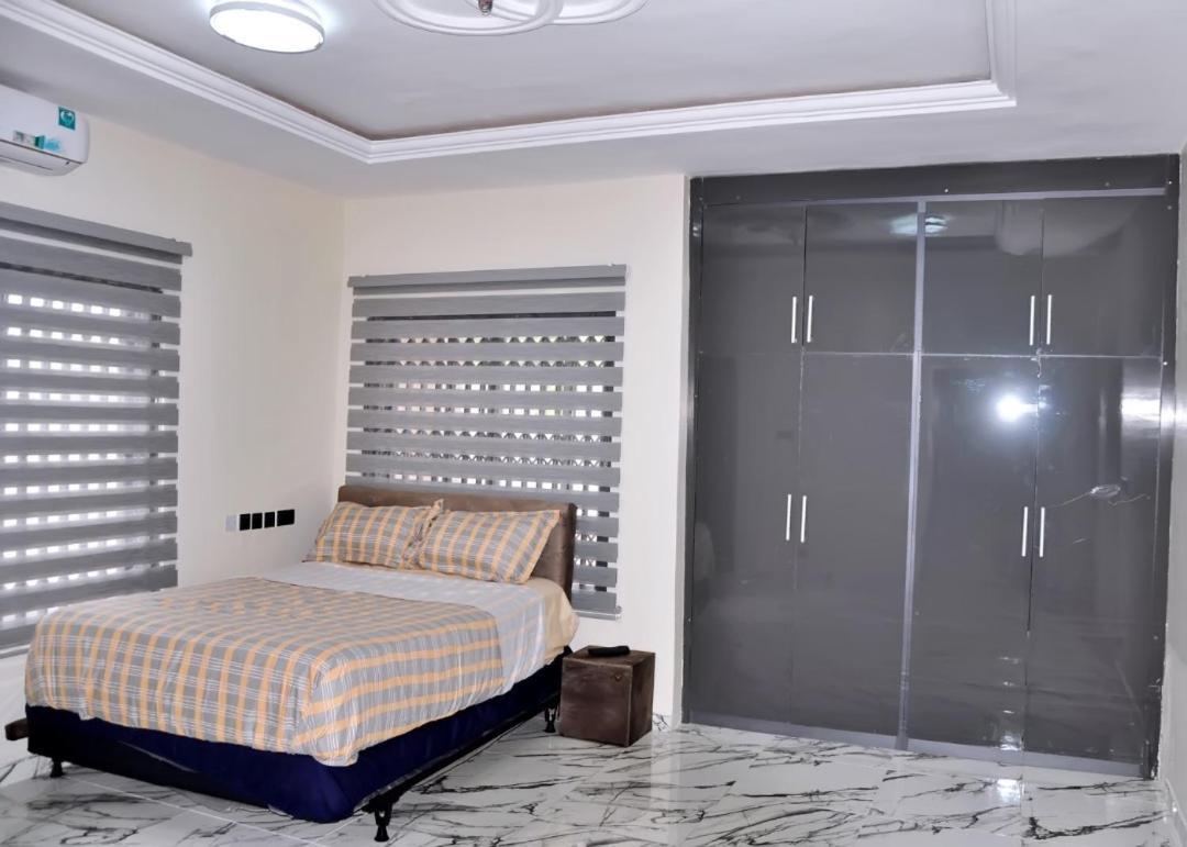 Hotel Queens Place Accra Esterno foto