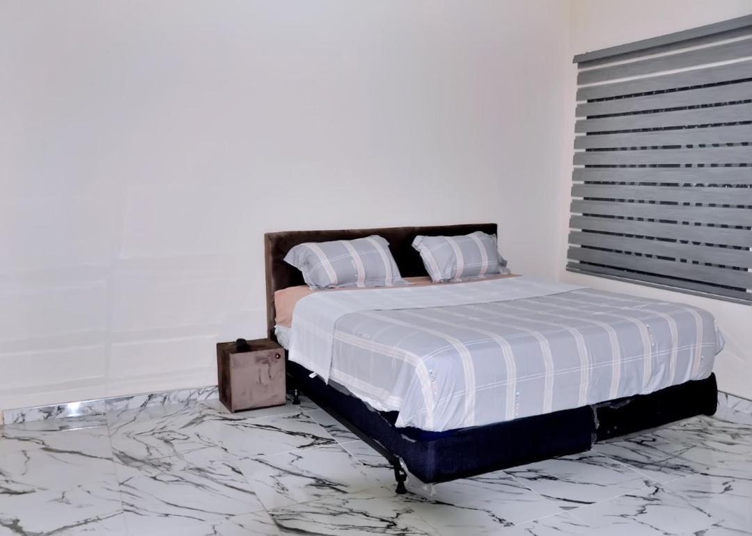 Hotel Queens Place Accra Esterno foto